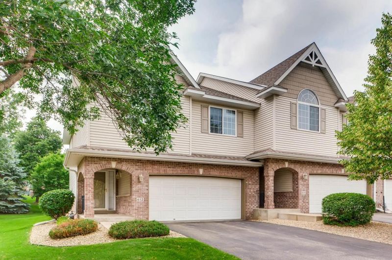 612 Crane Creek Ln, Eagan, MN 55121