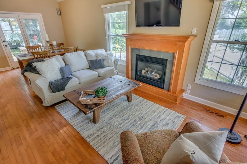 8874 Pine Bluff Ct, Eden Prairie, MN 55347