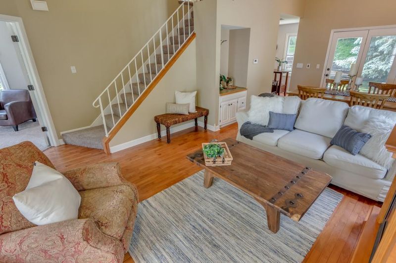 8874 Pine Bluff Ct, Eden Prairie, MN 55347