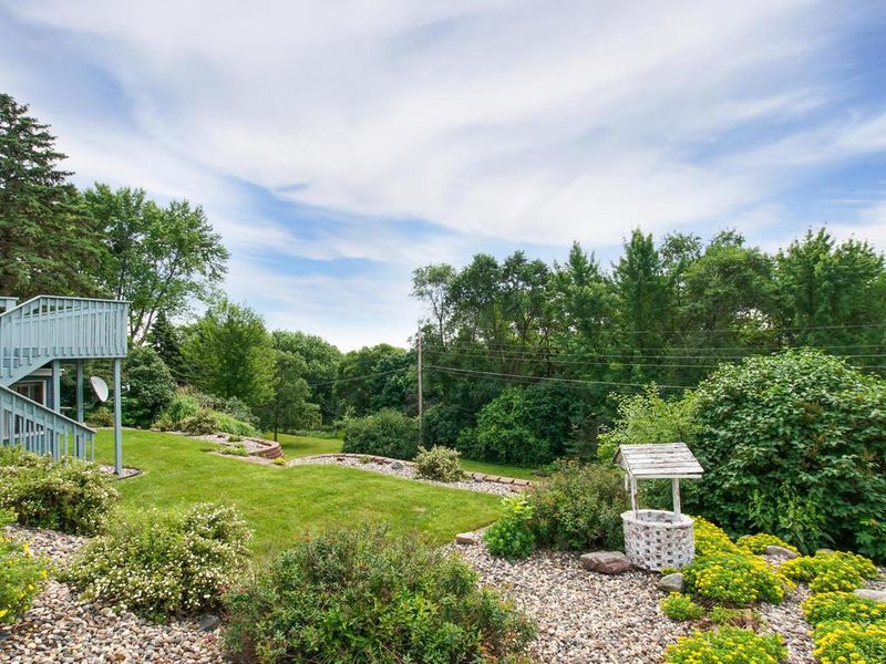 409 Walnut Ln, Apple Valley, MN 55124