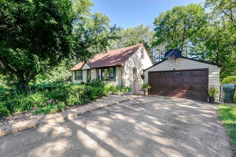 701 County Road B2 W, Roseville, MN 55113