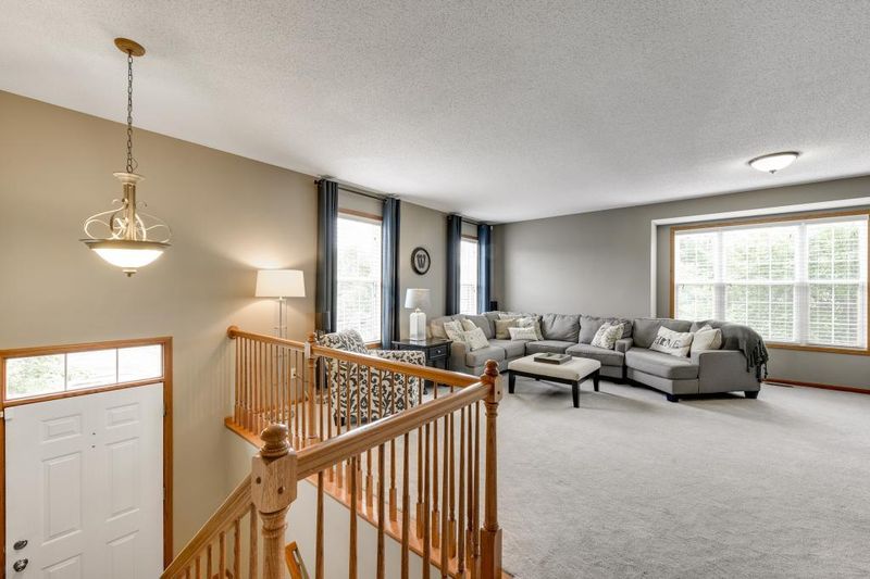8514 Grove Cir, Shakopee, MN 55379