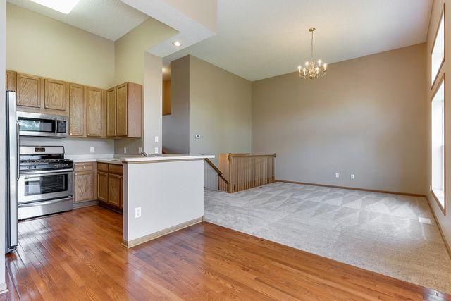 10512 Pond Curve, Woodbury, MN 55129