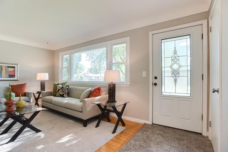 7632 Oakland Ave, Minneapolis, MN 55423