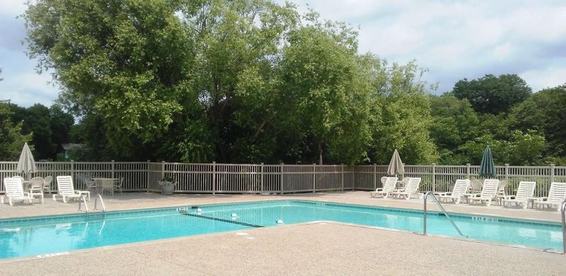5577 Hyland Courts Dr, Bloomington, MN 55437