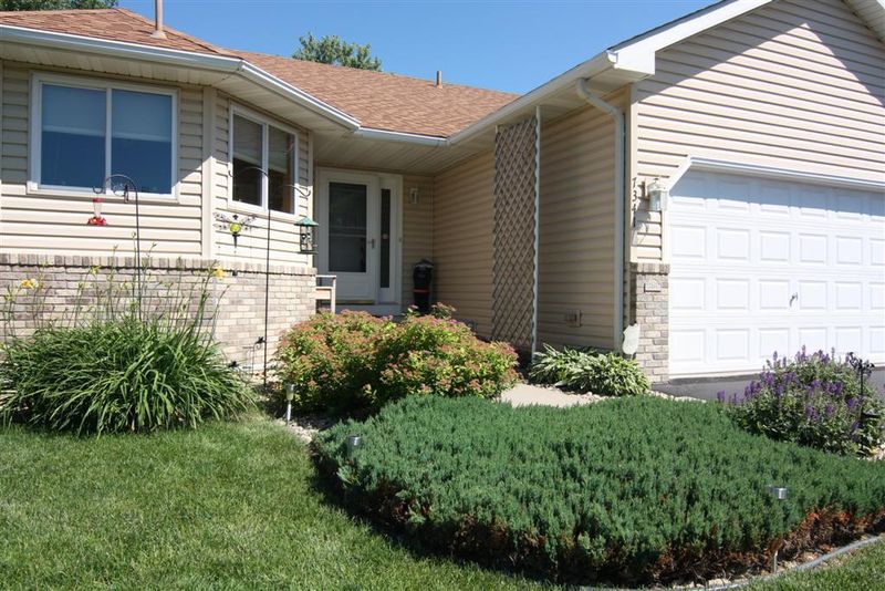 7341 Deer Pass Dr, Centerville, MN 55038