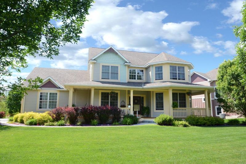 11420 Middleton Trl, Woodbury, MN 55129