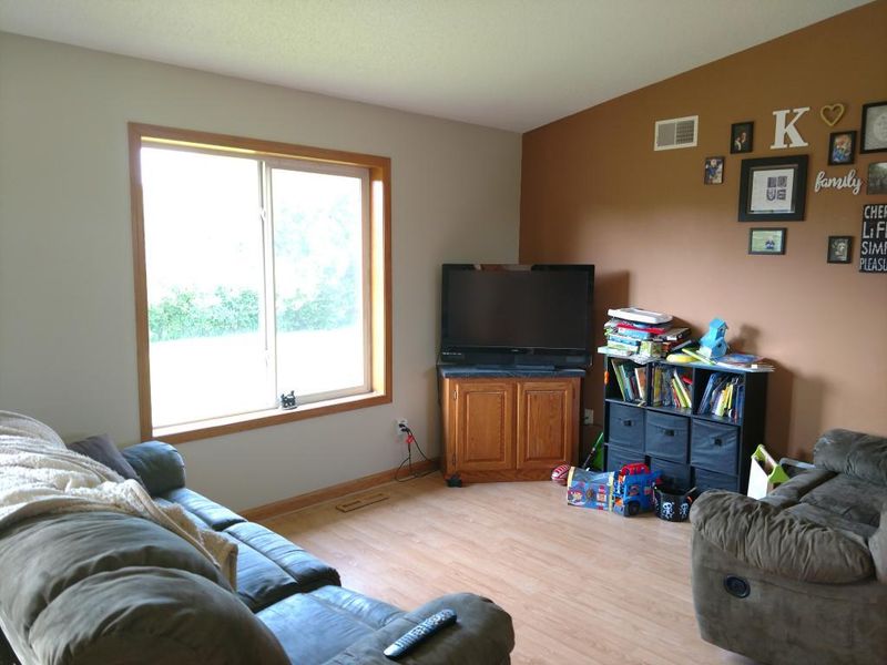512 Birch St SW, Isanti, MN 55040