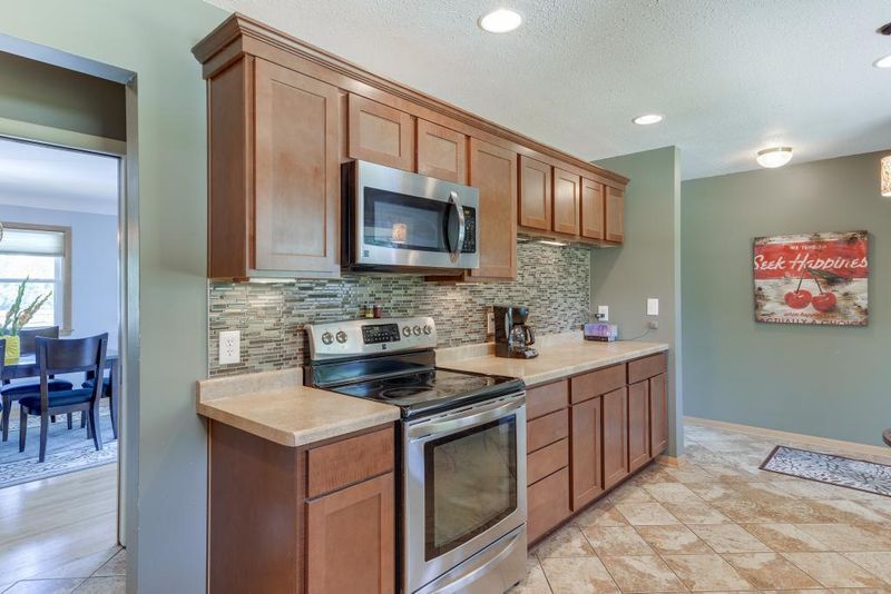 4905 Dawnview Ter, Golden Valley, MN 55422