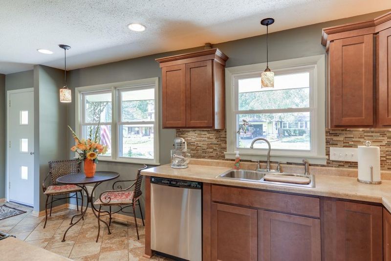 4905 Dawnview Ter, Golden Valley, MN 55422