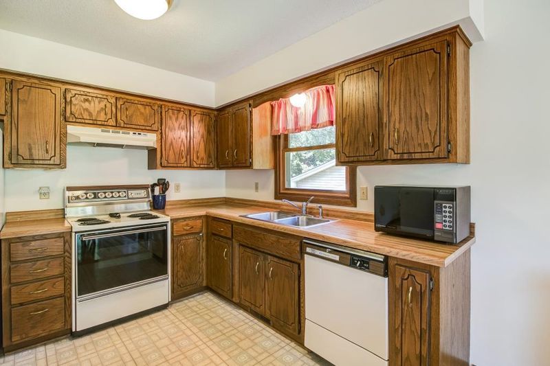 1707 Ridgewood Ave, White Bear Lake, MN 55110