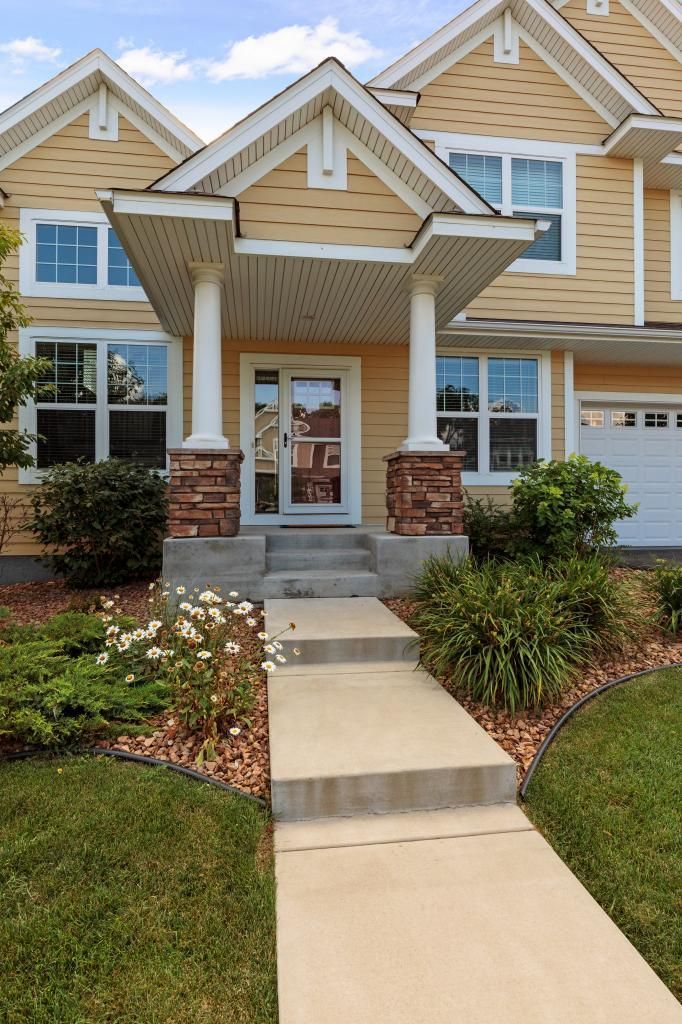 13323 Carlingford Ln, Rosemount, MN 55068