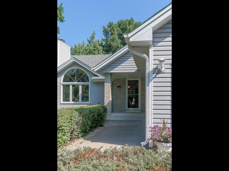 10052 Highview Ct, Champlin, MN 55316