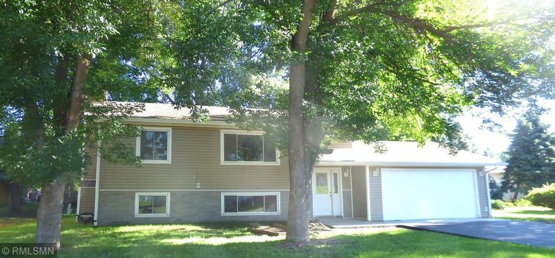 305 18th Ave NE, Waseca, MN 56093