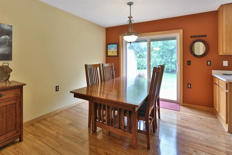 1343 Conservatory Ct, Saint Paul, MN 55117