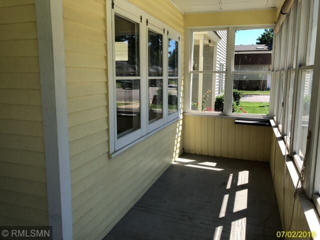 1045 Charles Ave, Saint Paul, MN 55104