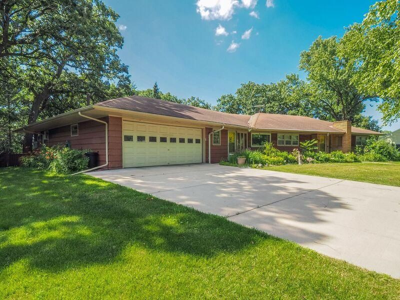 2943 Quail Ave N, Golden Valley, MN 55422