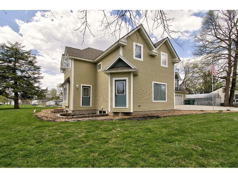 608 5th St NE, Montgomery, MN 56069