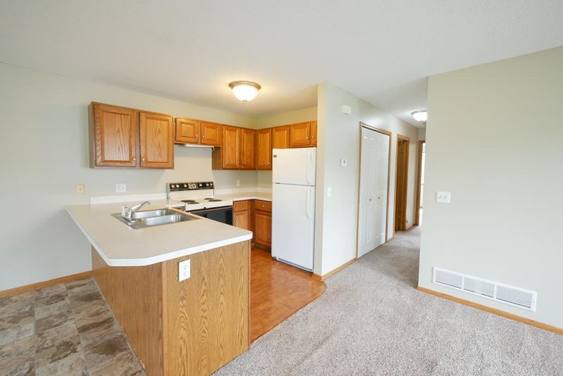 8546 S Pond Trl, Champlin, MN 55316