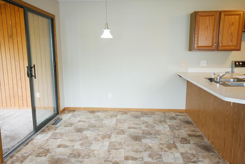 8546 S Pond Trl, Champlin, MN 55316