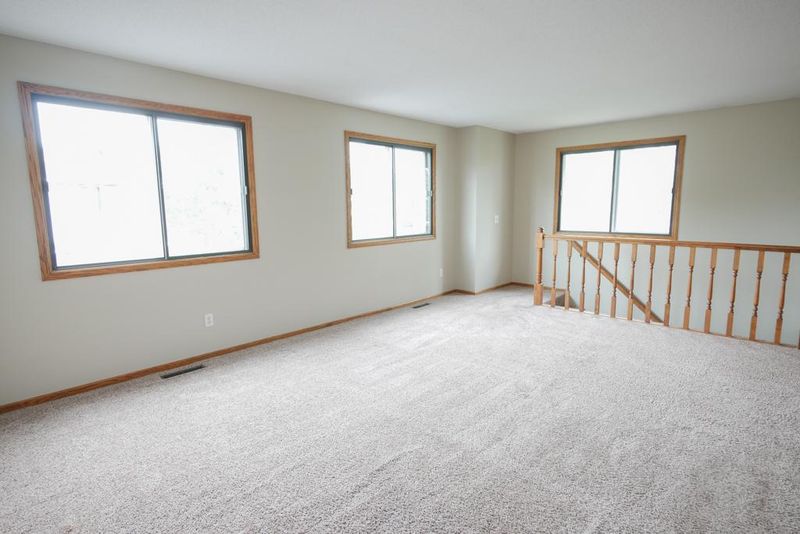 8546 S Pond Trl, Champlin, MN 55316