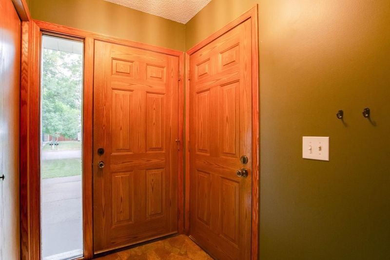 725 107th Ln NW, Coon Rapids, MN 55448