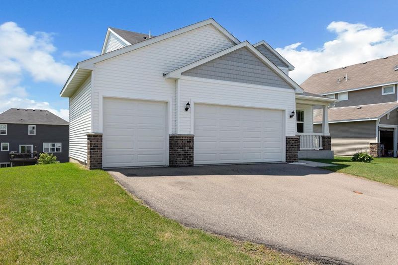 1855 Spring Creek Dr, Carver, MN 55315