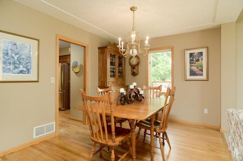 4393 Evergreen Dr, Vadnais Heights, MN 55127