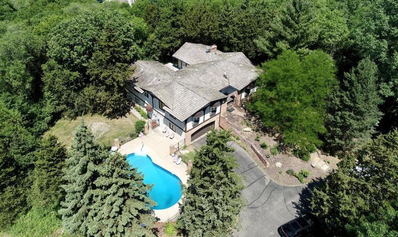 8911 Eagle Creek Blvd, Shakopee, MN 55379