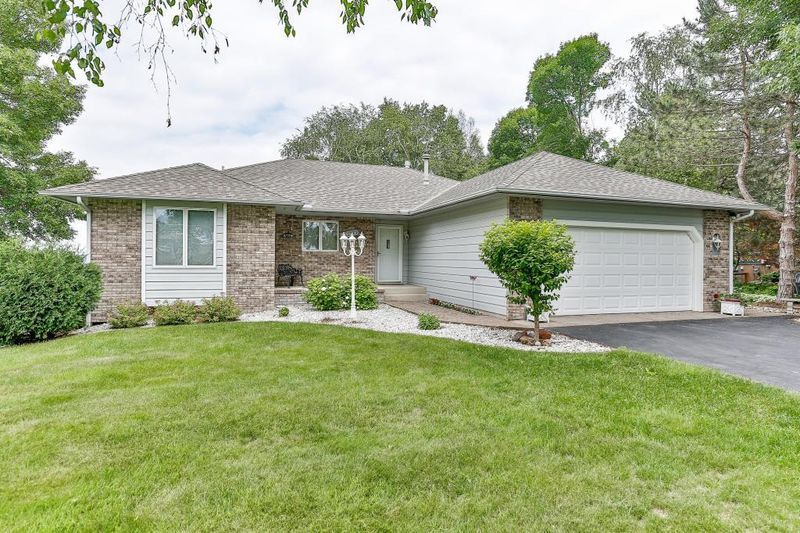 29043 Machmeier Ct, Lindstrom, MN 55045