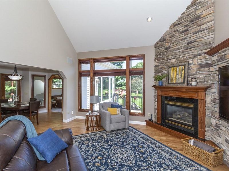 4009 Pine Meadow Dr, Eau Claire, WI 54701