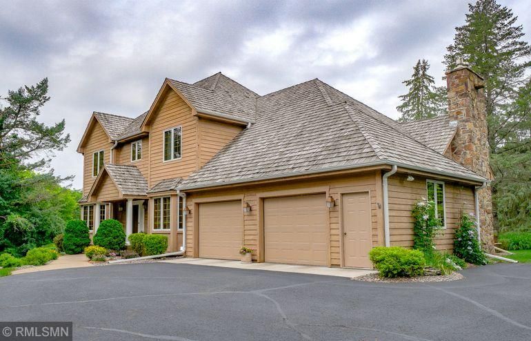7 Ridge Rd, North Oaks, MN 55127