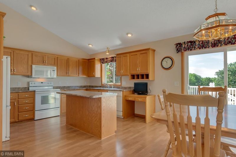 1428 Hillside Ct, Sauk Rapids, MN 56379