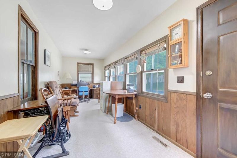 522 Stoughton Ave, Chaska, MN 55318