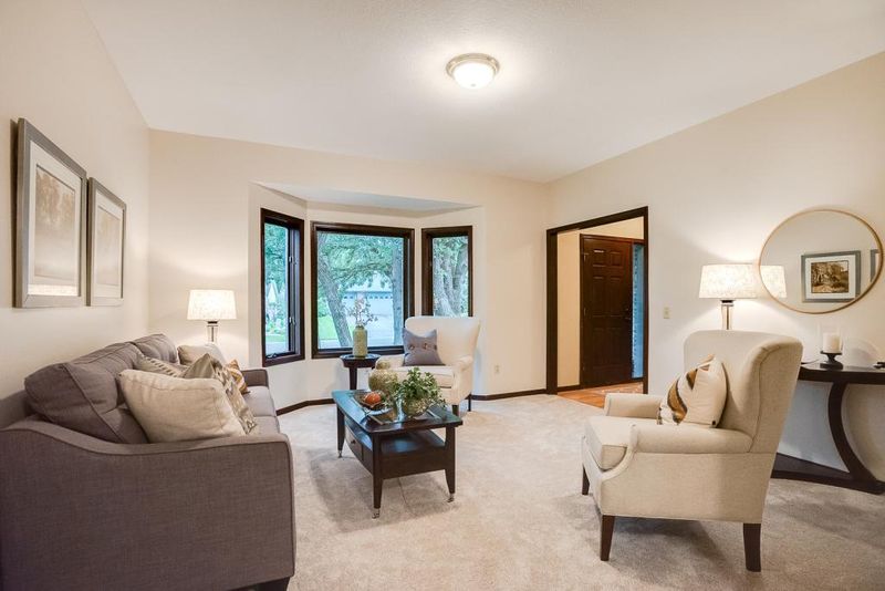 4017 Deerwood Trl, Eagan, MN 55122