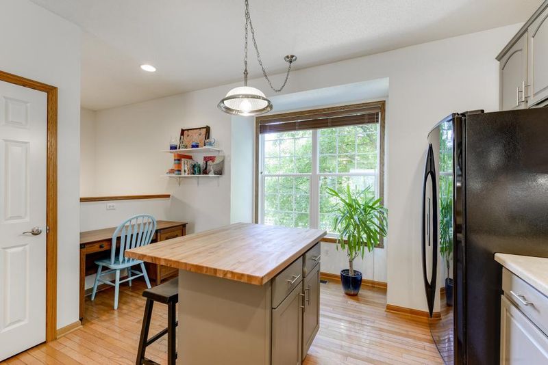 1666 Riverside Dr, Shakopee, MN 55379