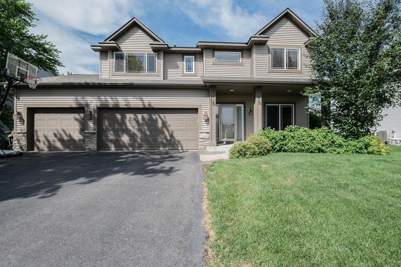 18431 Dunbury Ave, Farmington, MN 55024