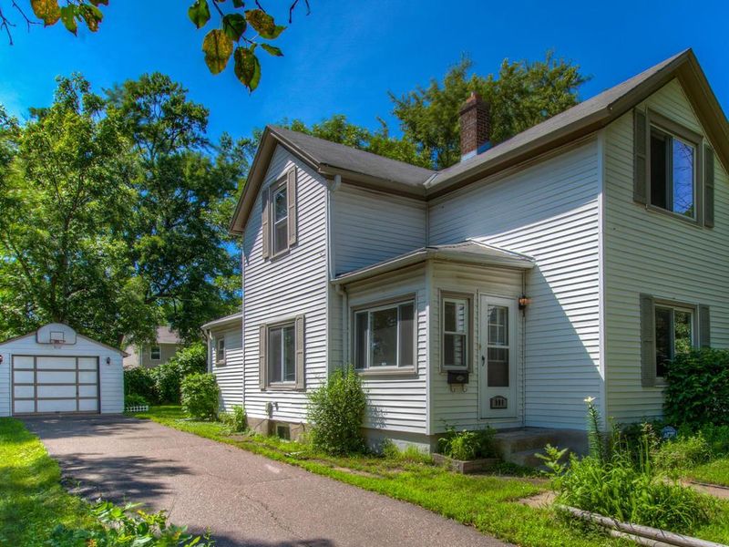 901 Russell St, Saint Paul, MN 55106