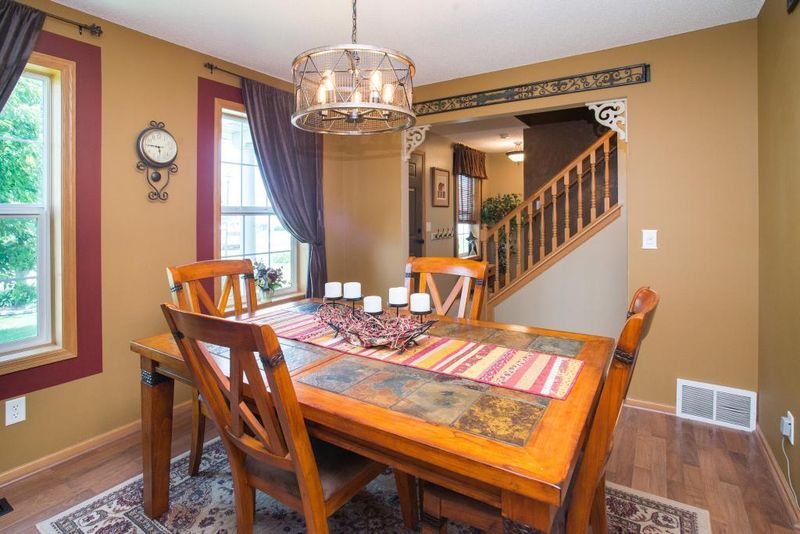 715 Mallard Ave, Winsted, MN 55395