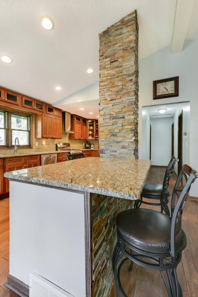 5236 Overlook Dr, Bloomington, MN 55437