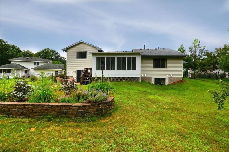 7769 Plum Creek Cir, North Branch, MN 55056