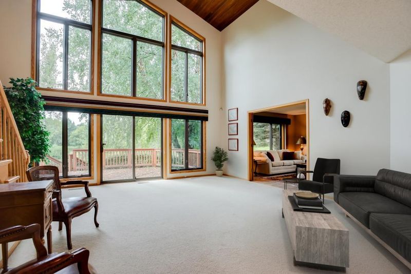 6525 Hilton Trl, Pine Springs, MN 55115