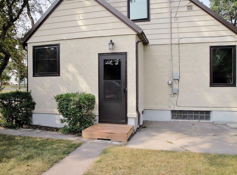 921 10th St, International Falls, MN 56649