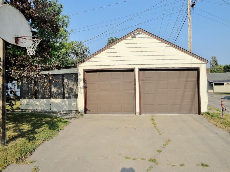 921 10th St, International Falls, MN 56649