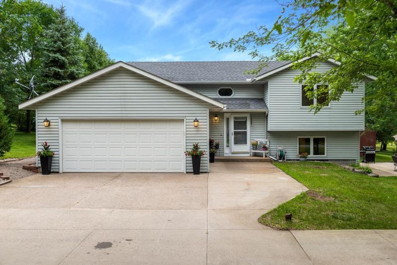 9835 Goodrich Ave NE, Monticello, MN 55362