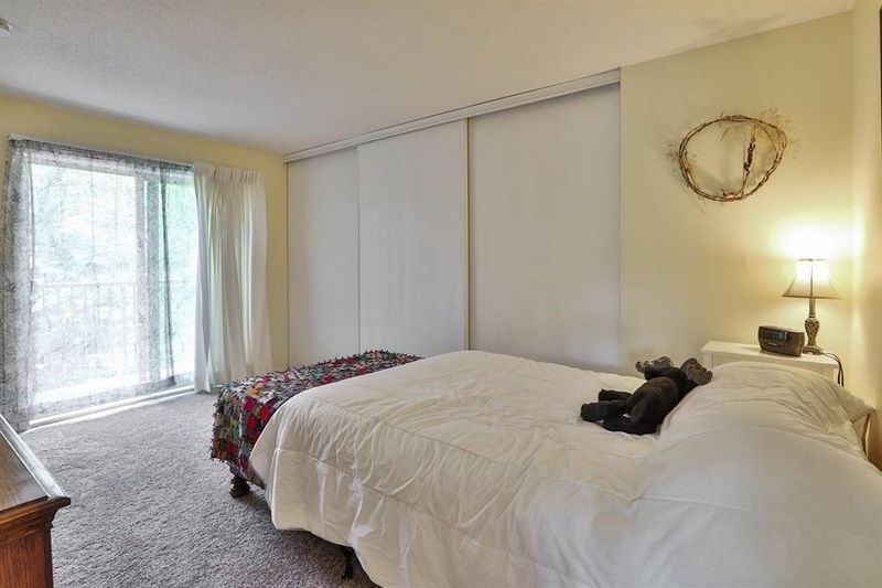 2250 Ridge Dr #33, Saint Louis Park, MN 55416