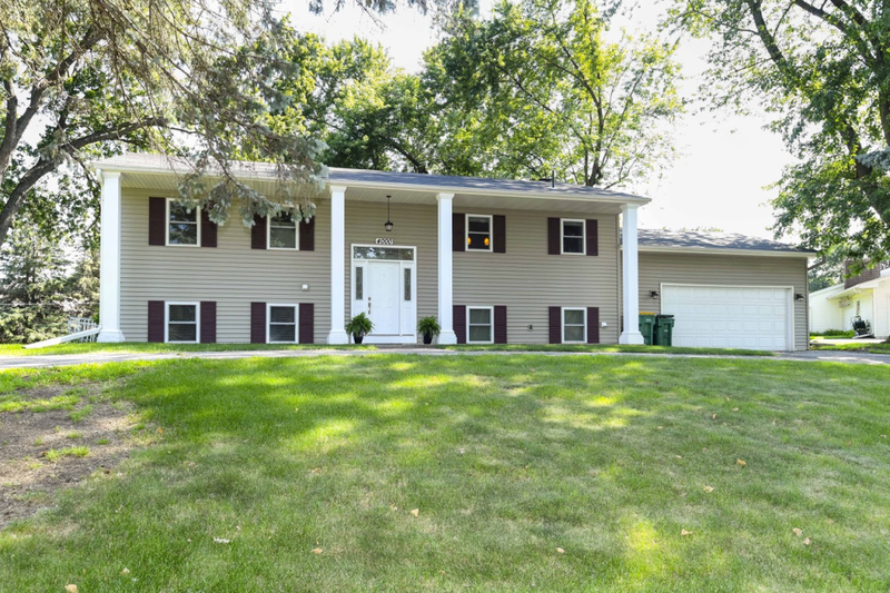 4000 Leslee Curve, Excelsior, MN 55331