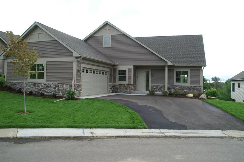 105 Crest Dr, Carver, MN 55315