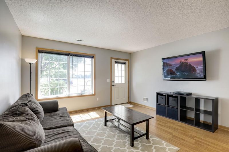 15731 Flackwood Trl, Apple Valley, MN 55124
