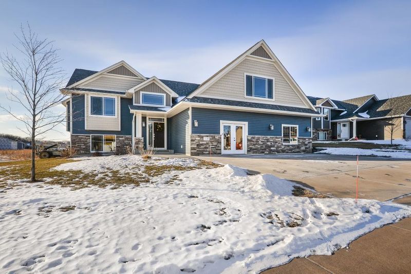3901 87th St E, Inver Grove Heights, MN 55076